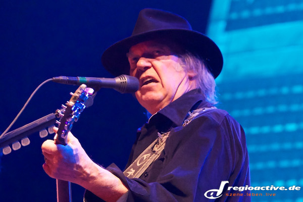 Ohne Schnickschnack - Alles wieder im Lot: Neil Young & Crazy Horse live im Zollhafen Mainz 