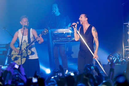 massenbegeisterung - Konzertbericht: Depeche Mode live in der Commerzbank-Arena in Frankfurt 